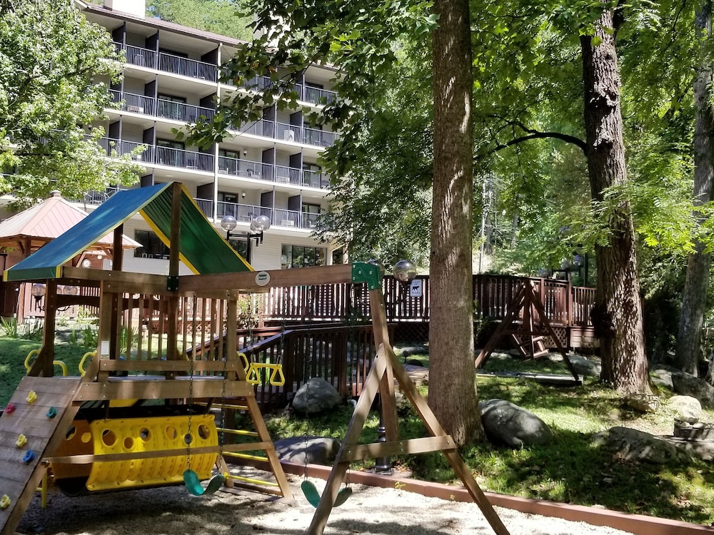 TREE TOPS RESORT GATLINBURG, Gatlinburg Room Prices & Reviews