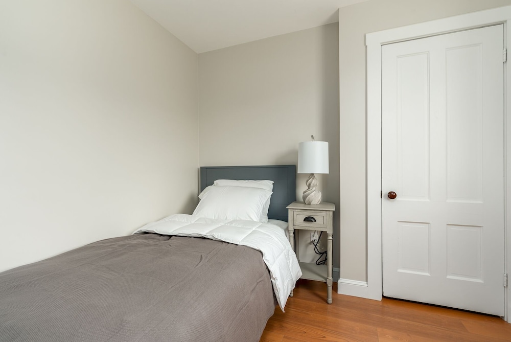 Panoramic Ocean Views, Private Beach, next to Portland. Cape