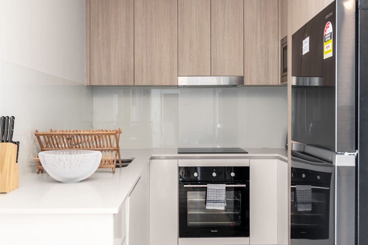 Luxurious 2BR APT Rooftop Gym + Free Parking