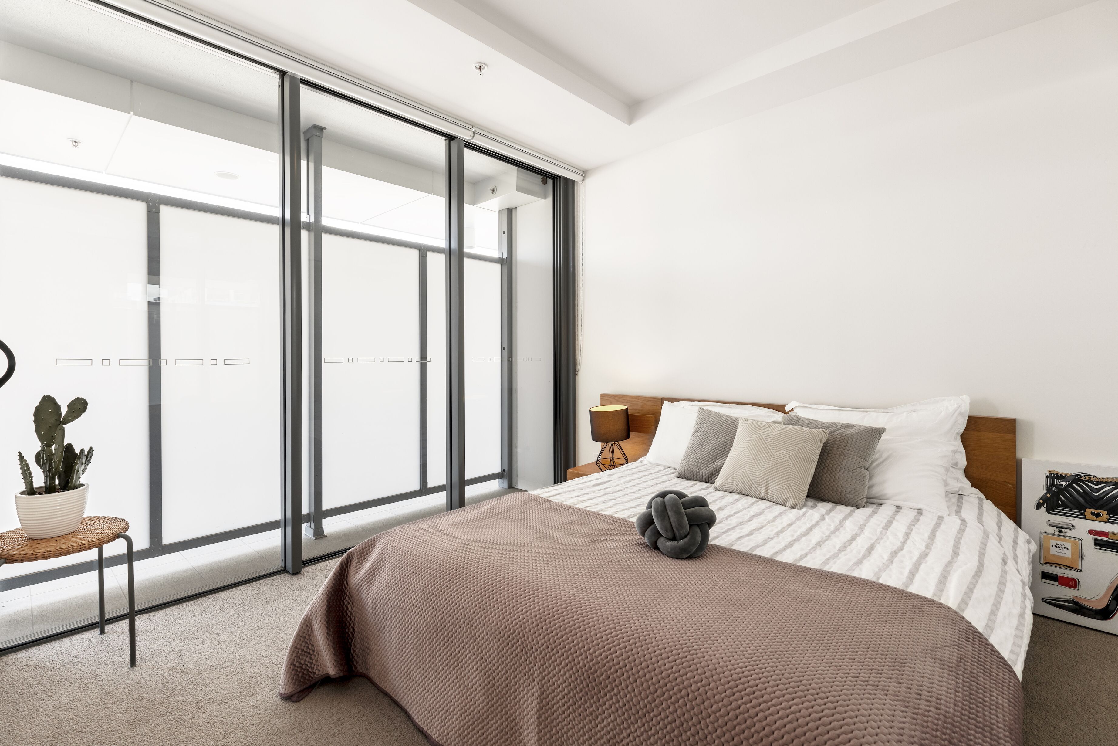 Art-Inspired, Designer APT in the vibrant area