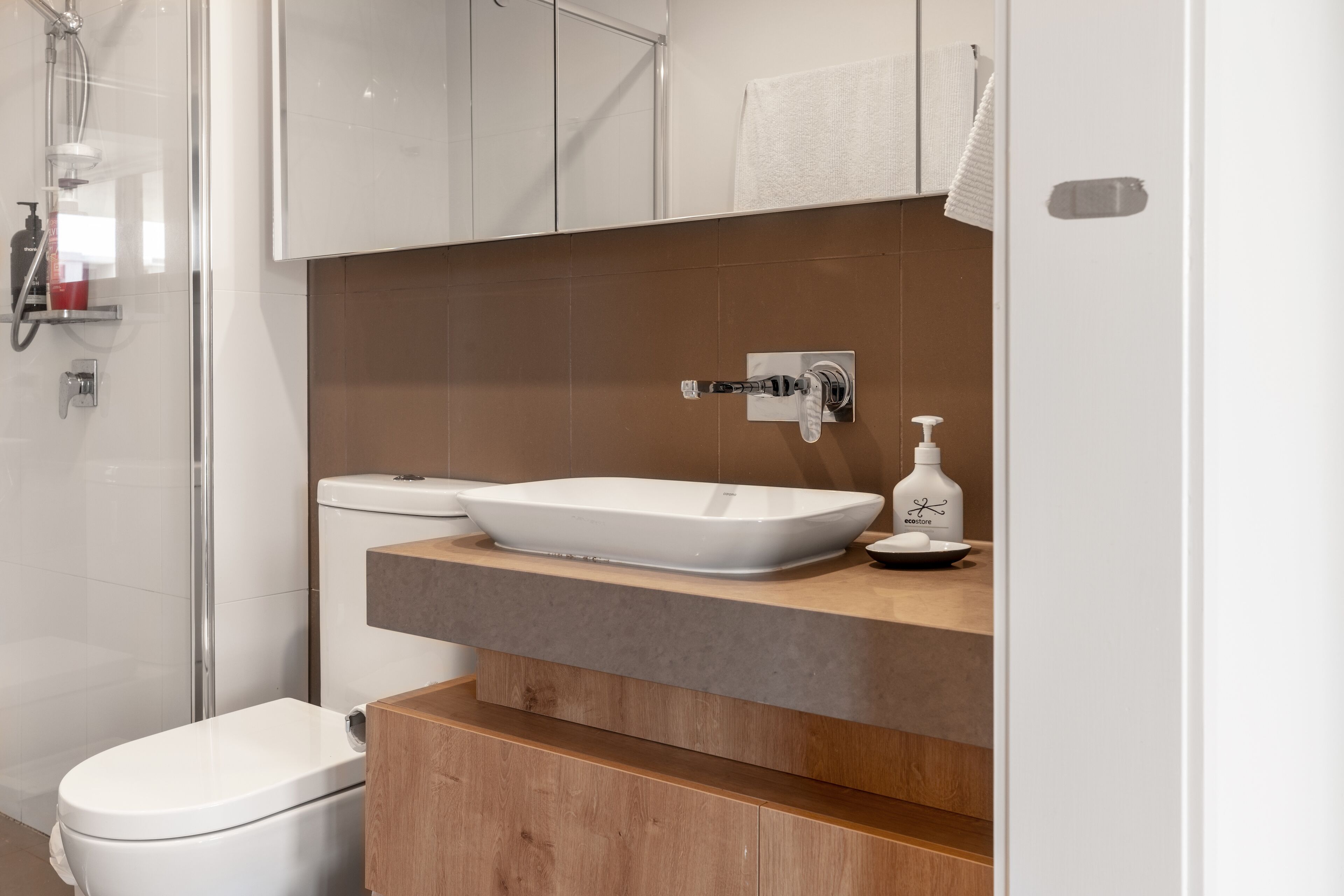 Art-Inspired, Designer APT in the vibrant area