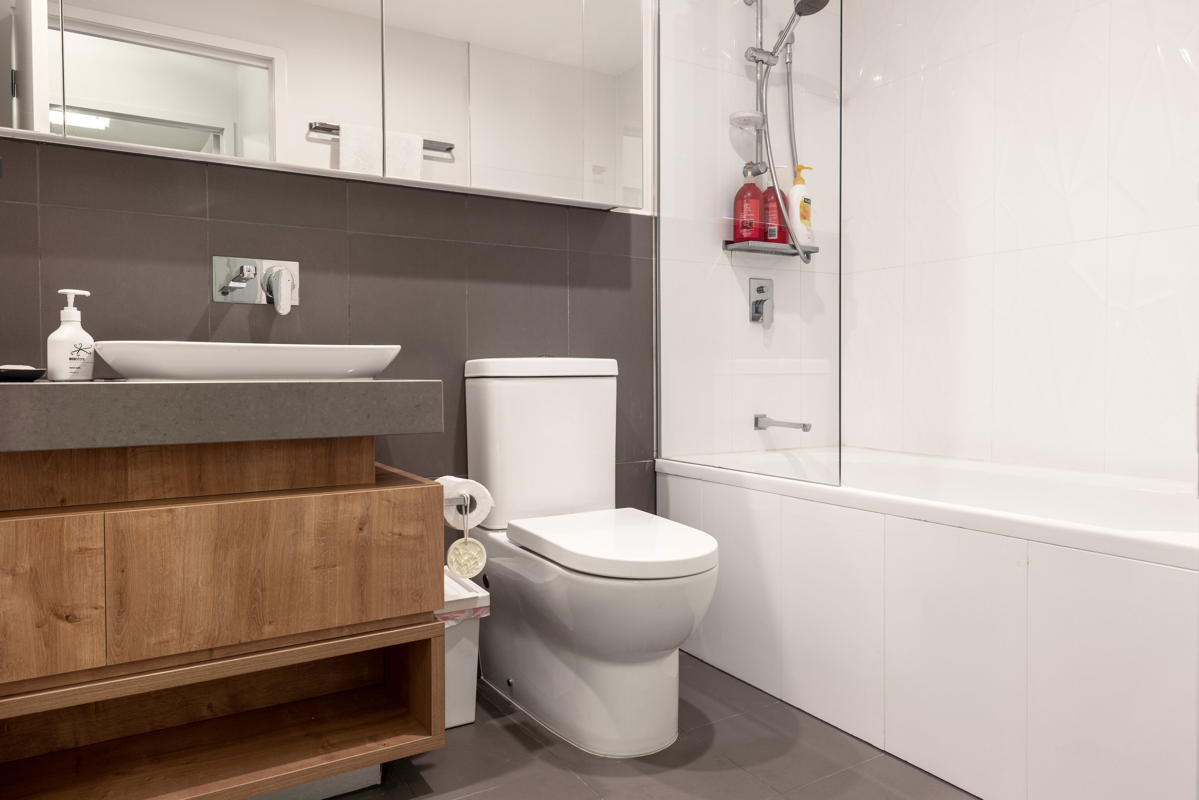 Art-Inspired, Designer APT in the vibrant area