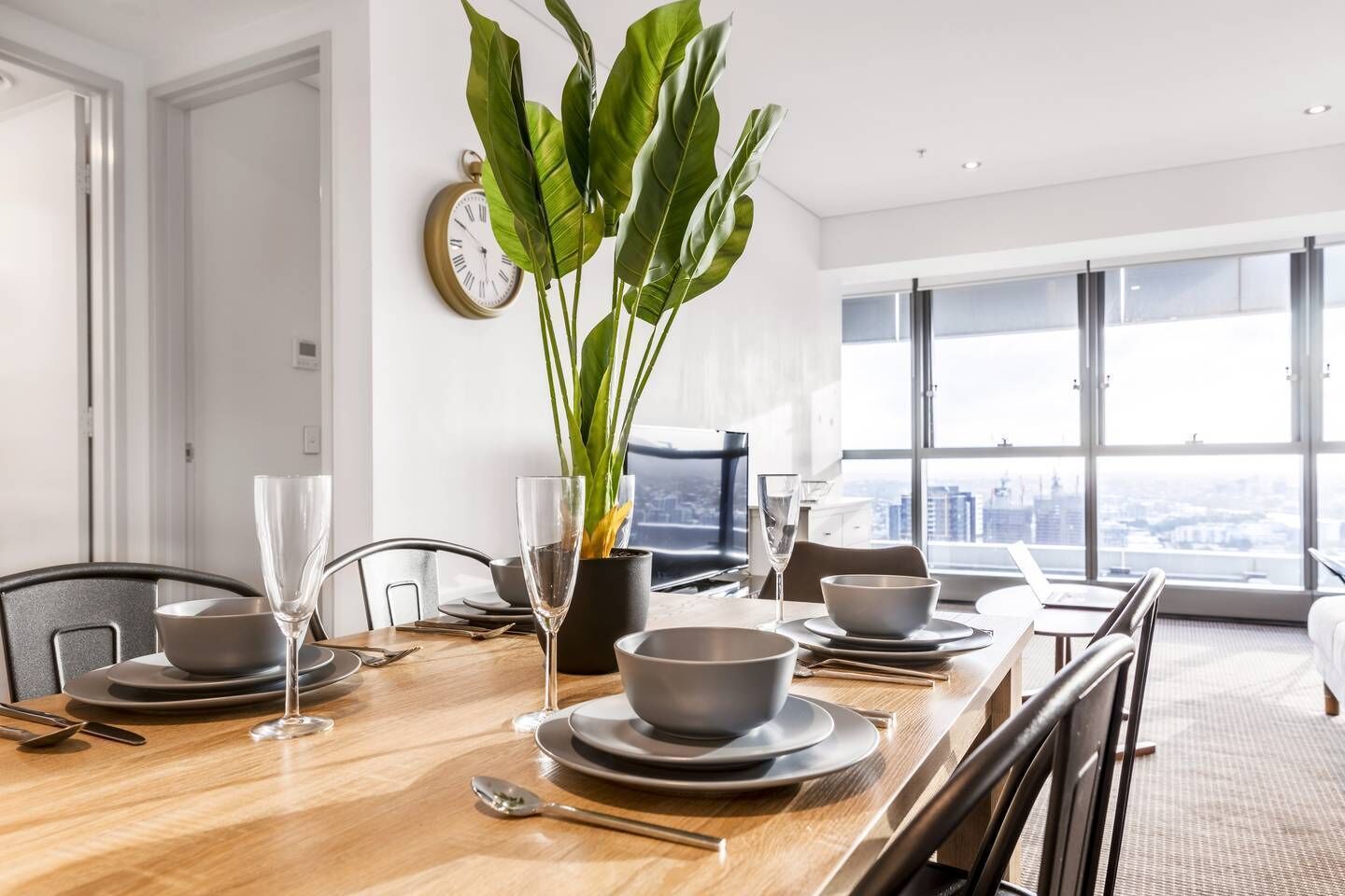 High Lvl River View Brisbane CBD +parking