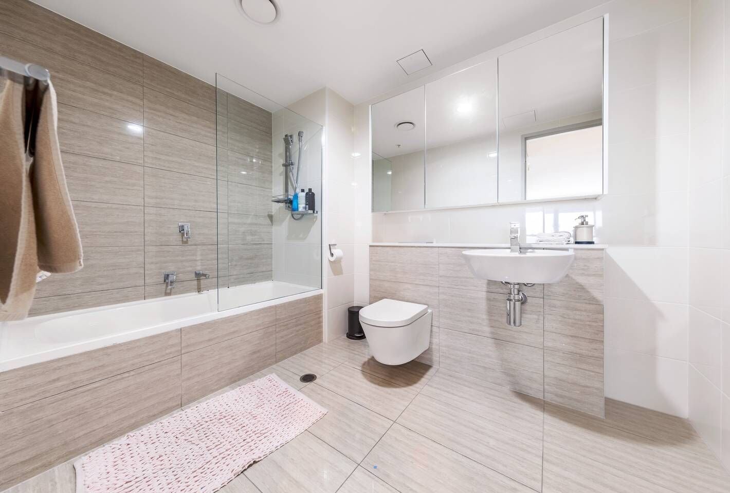 High Lvl River View Brisbane CBD +parking