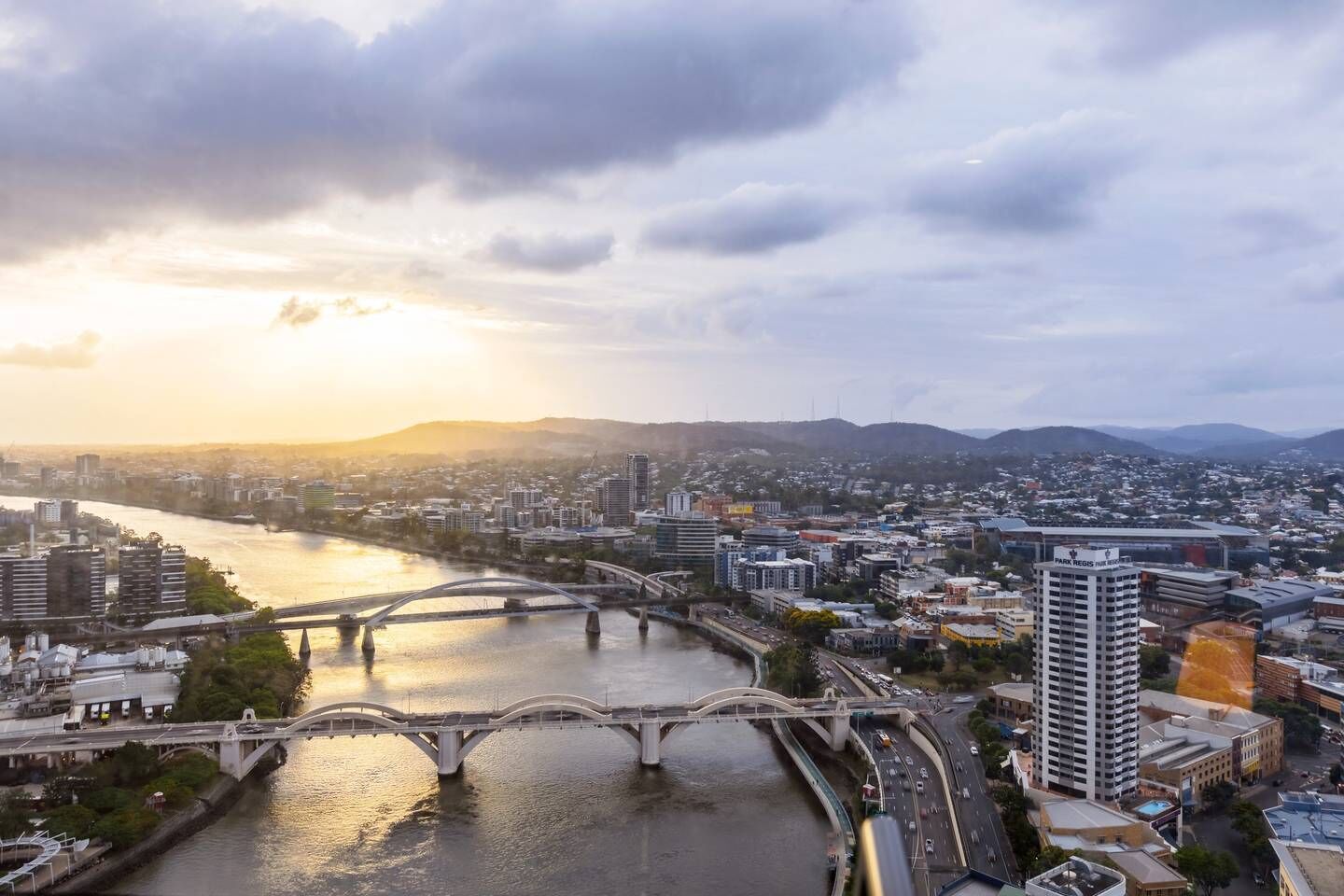 High Lvl River View Brisbane CBD +parking