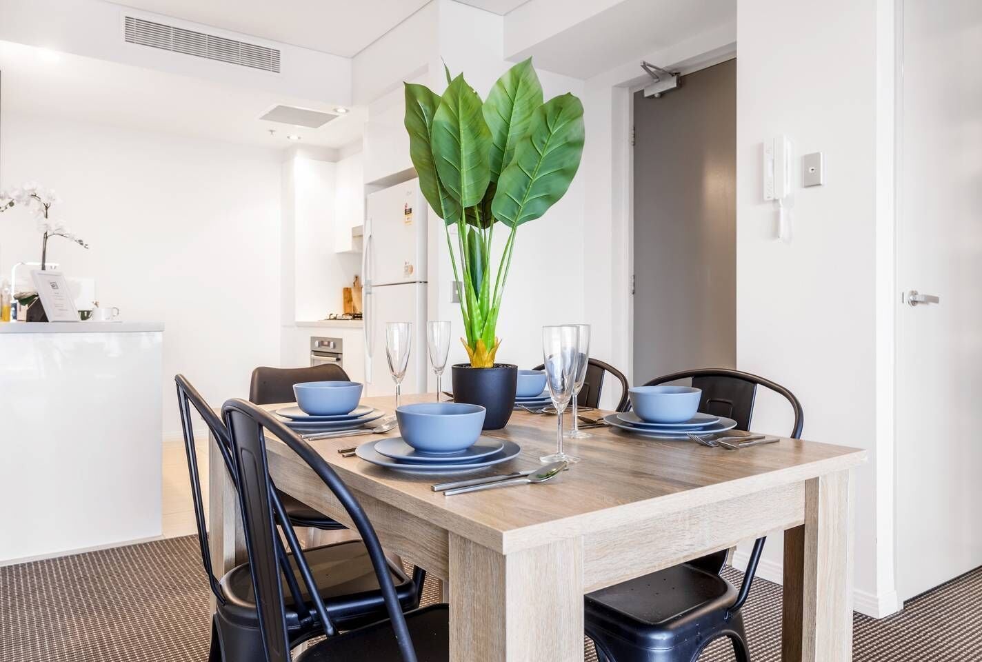 High Lvl River View Brisbane CBD +parking