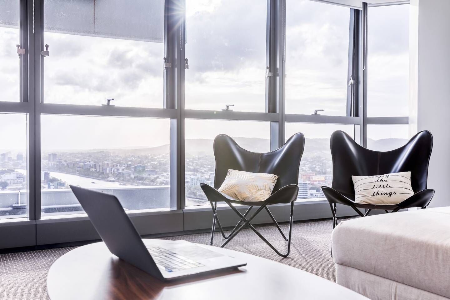 High Lvl River View Brisbane CBD +parking