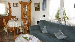 Fernseher, DVD-Player, Stereoanlage