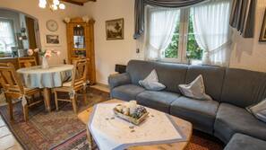 Fernseher, DVD-Player, Stereoanlage