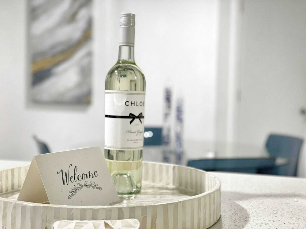 NEWLY REMODELED 2/2 MIDTOWN MIAMI FREE PARKING