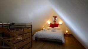 1 chambre, fer et planche à repasser, accès Internet, draps fournis