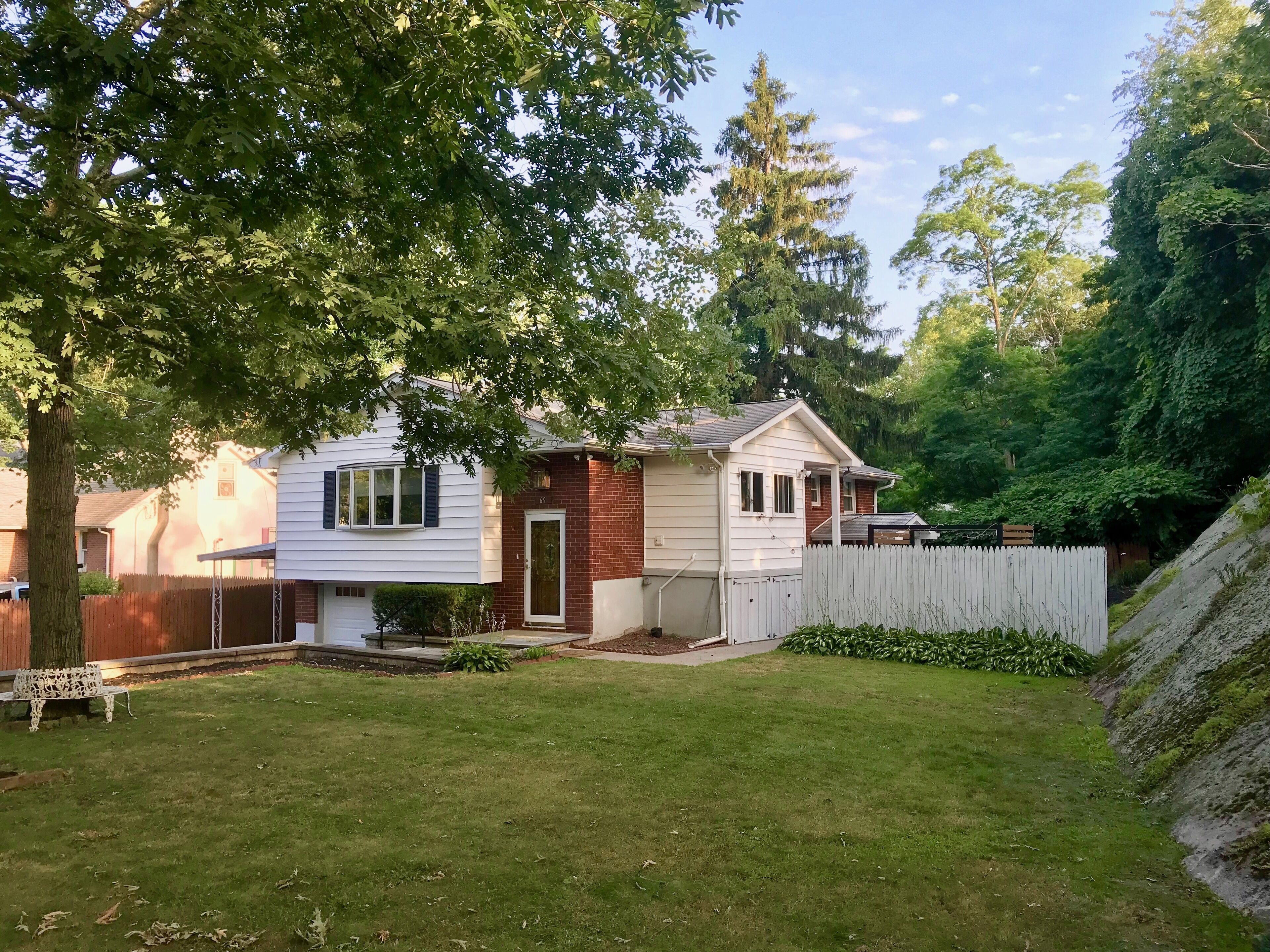The Villa Falls Guest House in Newburgh, United States