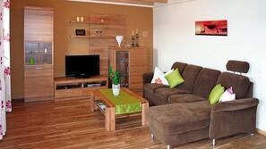 Fernseher, Kamin, DVD-Player, Stereoanlage