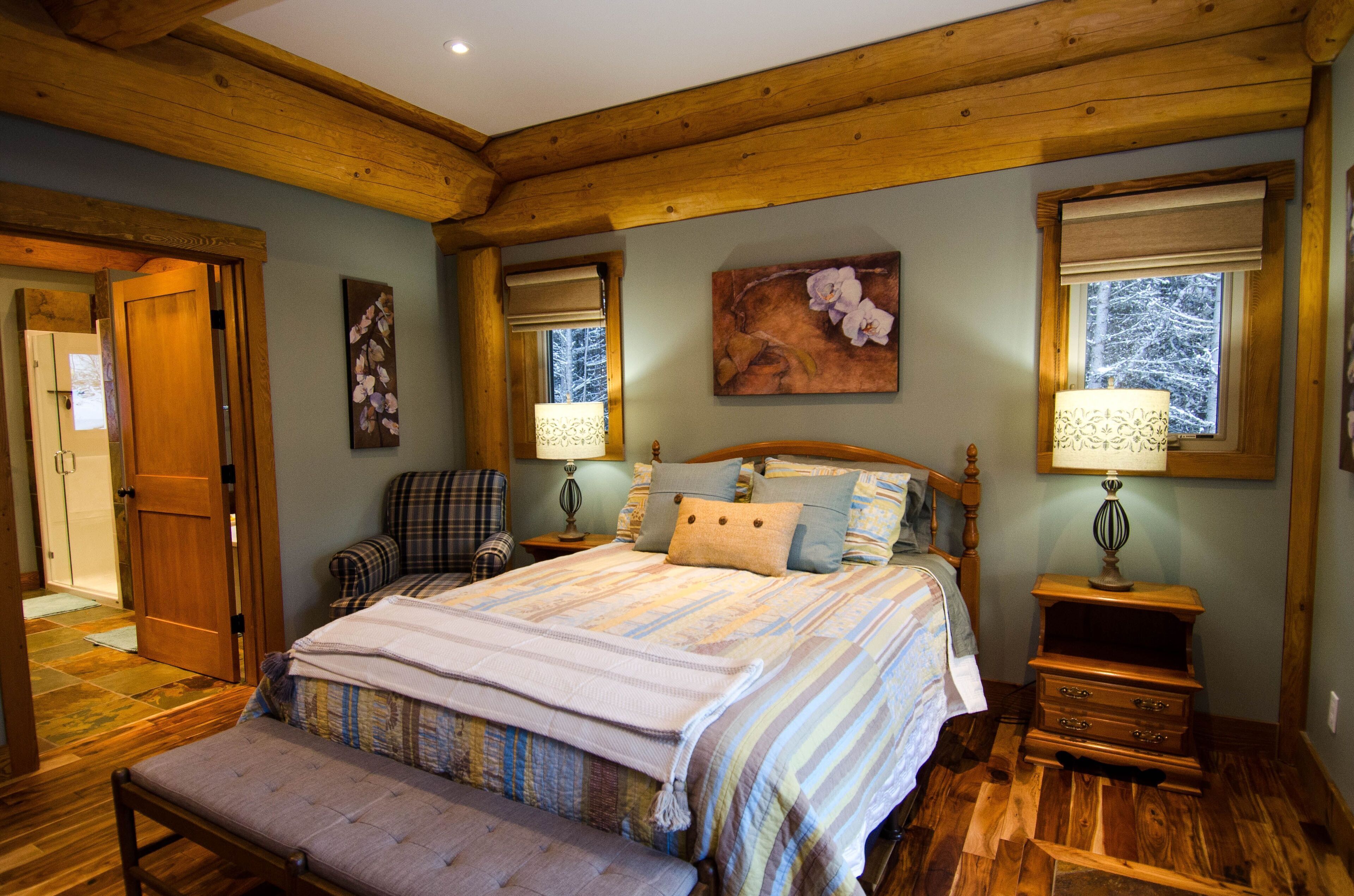 Golden Acre Mountain Lodge Dawson Suite in Golden, Canada