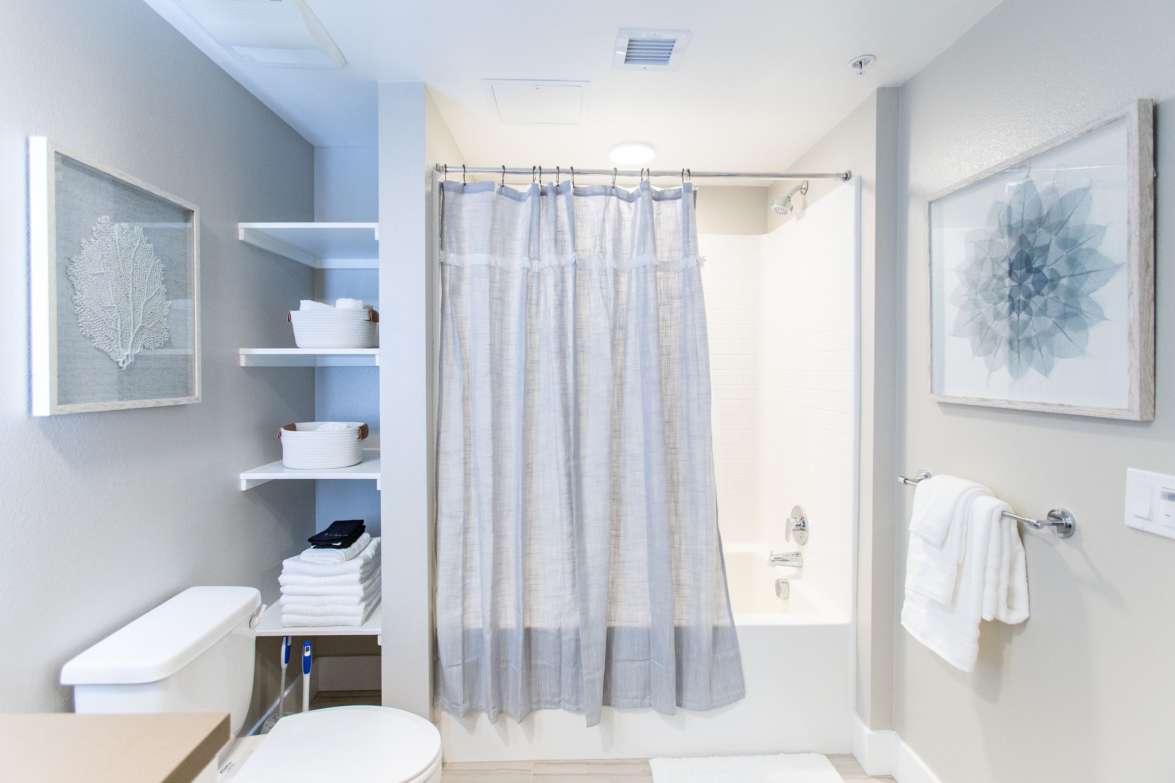 Irvine 2-bedroom Wifi W/D Parking Pool - Romi Living Extended Stay Apartm in Irvine, United States