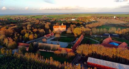 Sostrup Slot og Kloster