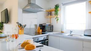 Fridge, microwave, oven, hob