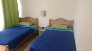 Iron/ironing board, bed sheets