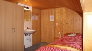Free WiFi, linens