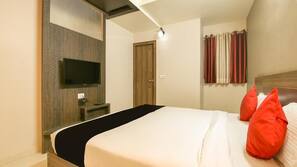 Free WiFi, linens
