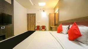 Free WiFi, linens