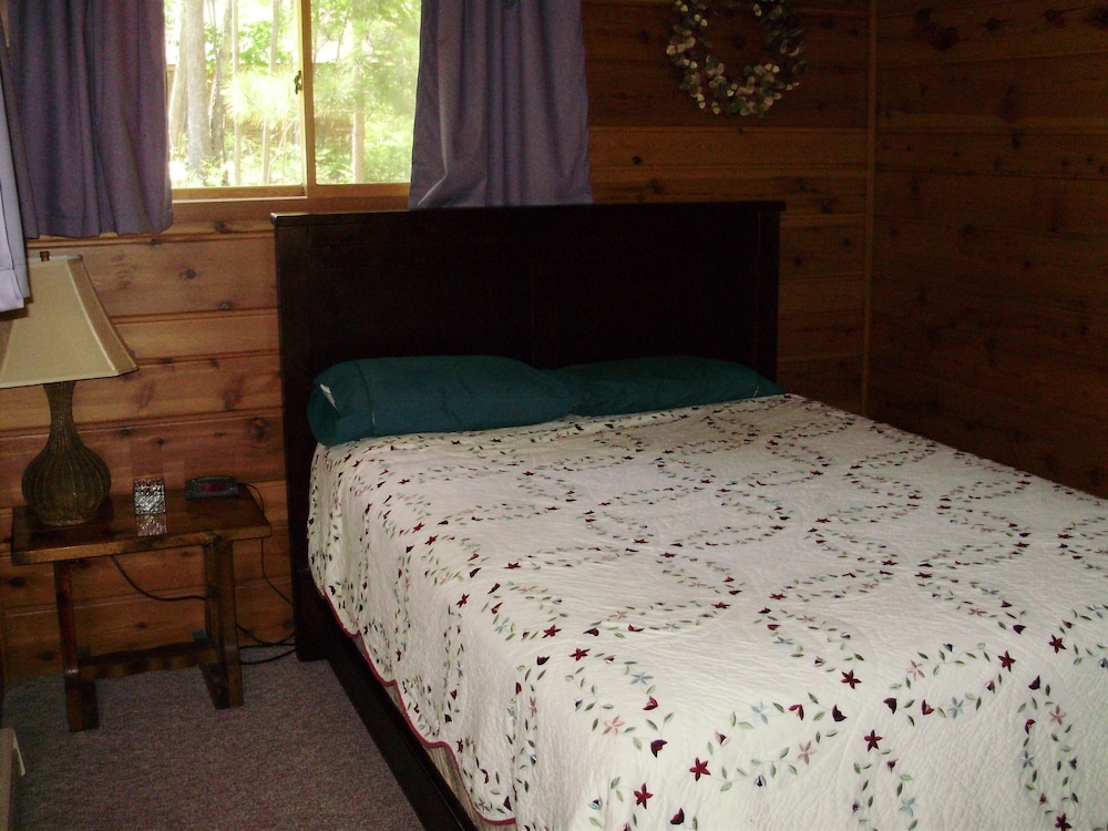 Northwoods Cabin on 900Acre Lake Buckatabon with Private Pier