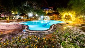 Outdoor pool, pool umbrellas, sun loungers