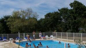 Piscine extérieure (ouverte en saison)