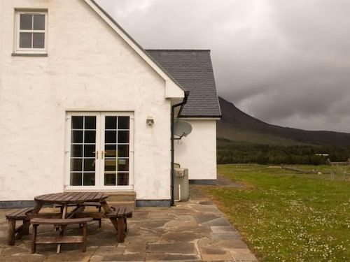 East Kilbride Holiday Home Sleeps 10 With Wifi Isle Of Skye Gbr Best Price Guarantee Lastminute Co Nz