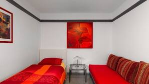 2 Schlafzimmer, Bügeleisen/Bügelbrett, Bettwäsche
