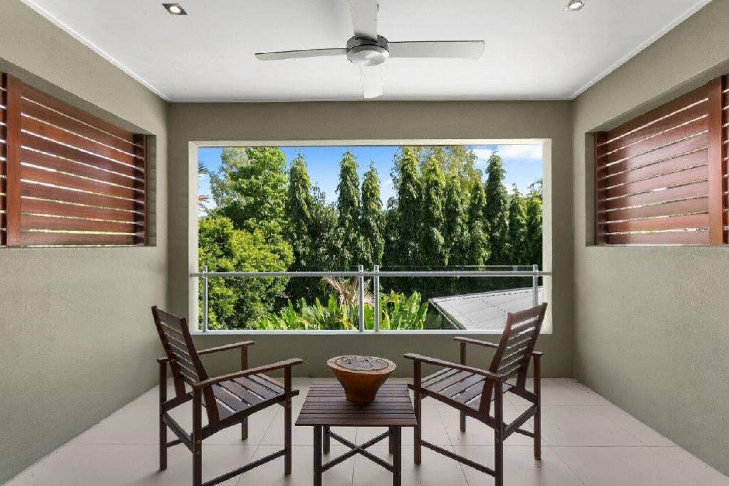 LUXURY HOME near Marina  MEDIA ROOM & WIFI Sleep 8