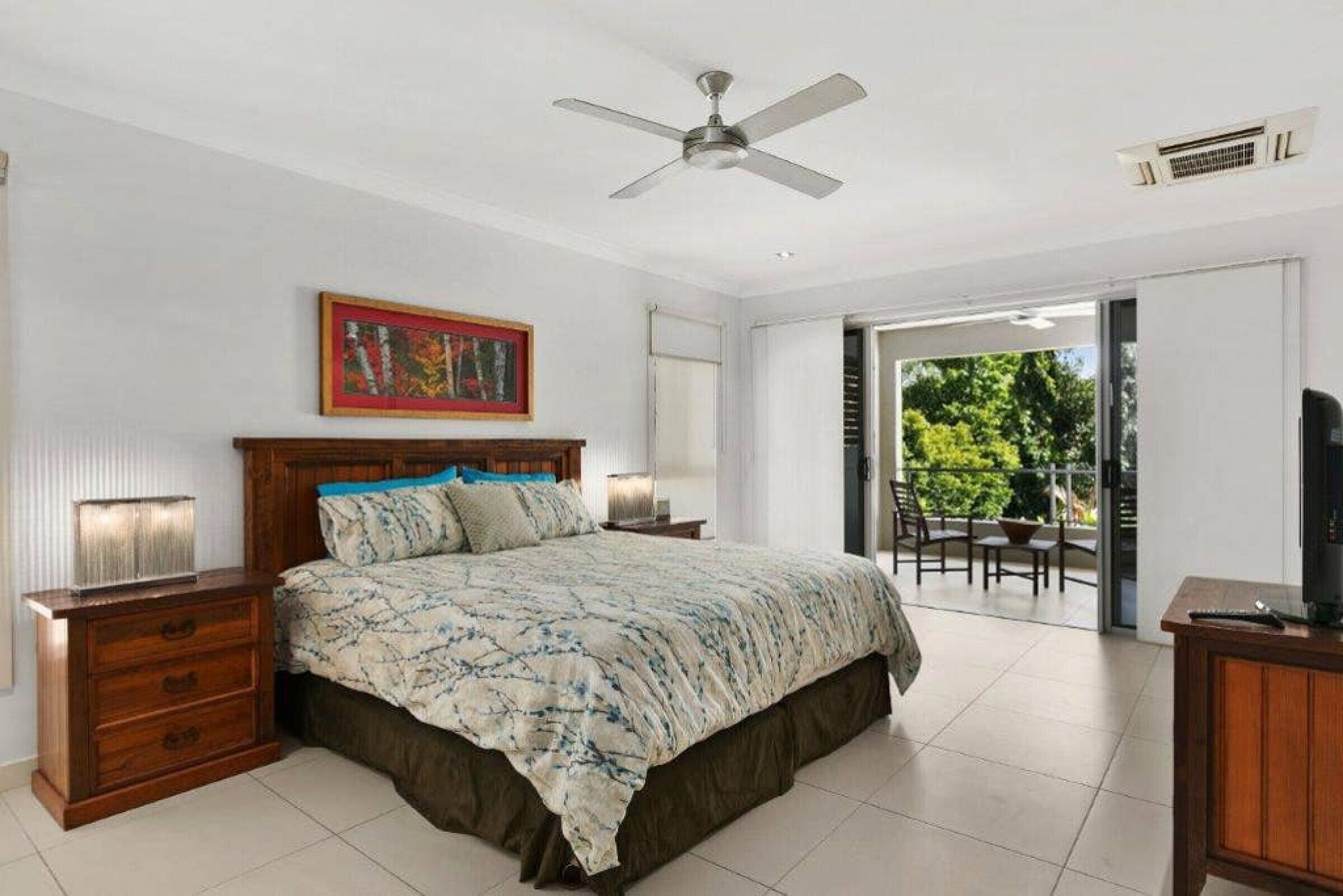 LUXURY HOME near Marina  MEDIA ROOM & WIFI Sleep 8