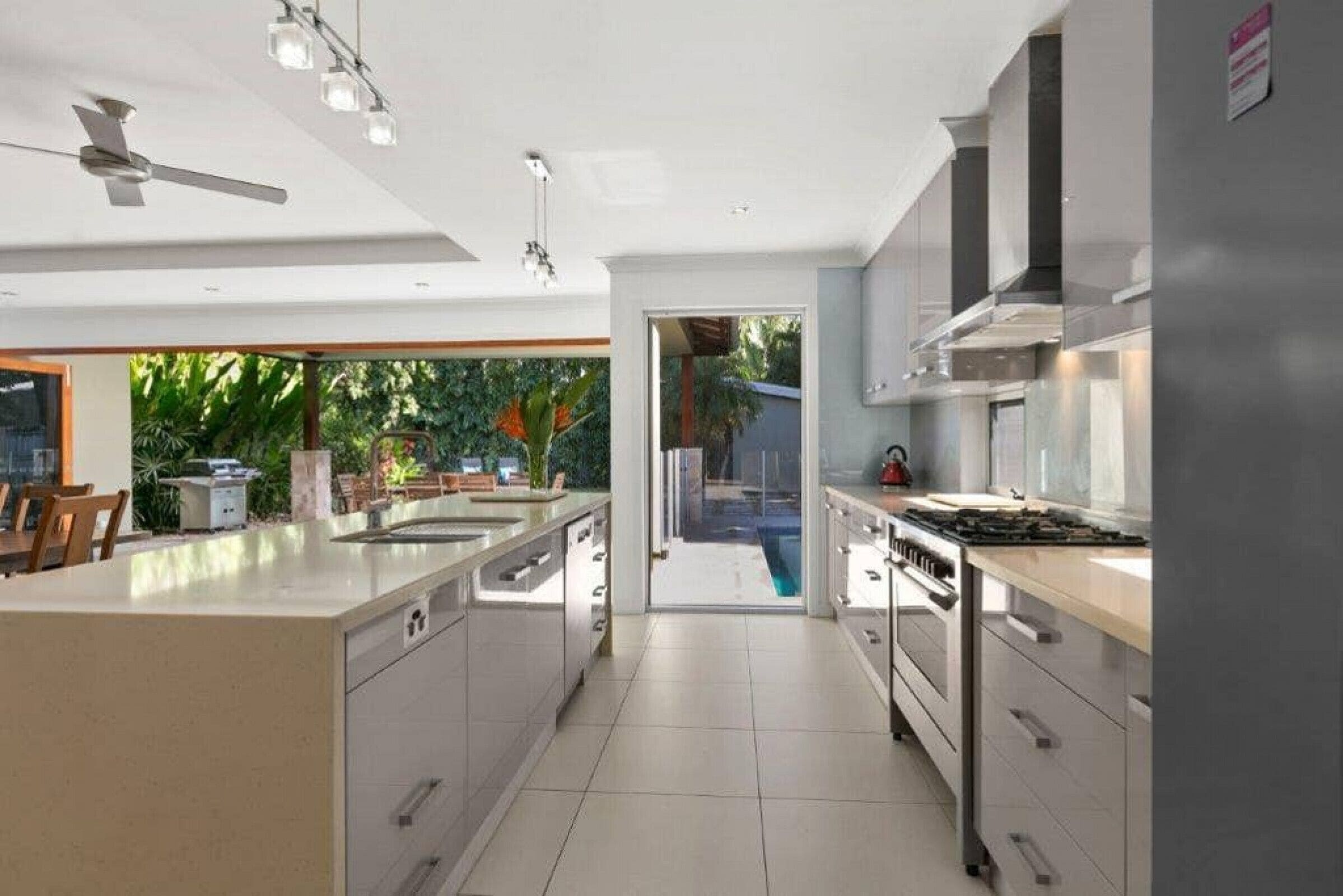 LUXURY HOME near Marina  MEDIA ROOM & WIFI Sleep 8