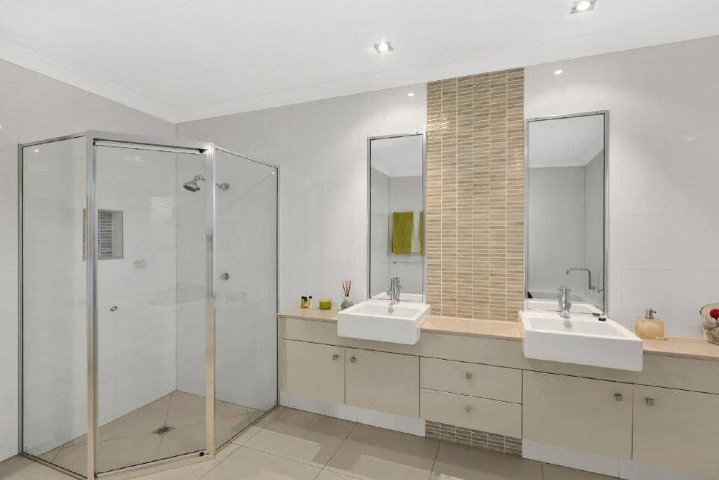 LUXURY HOME near Marina  MEDIA ROOM & WIFI Sleep 8