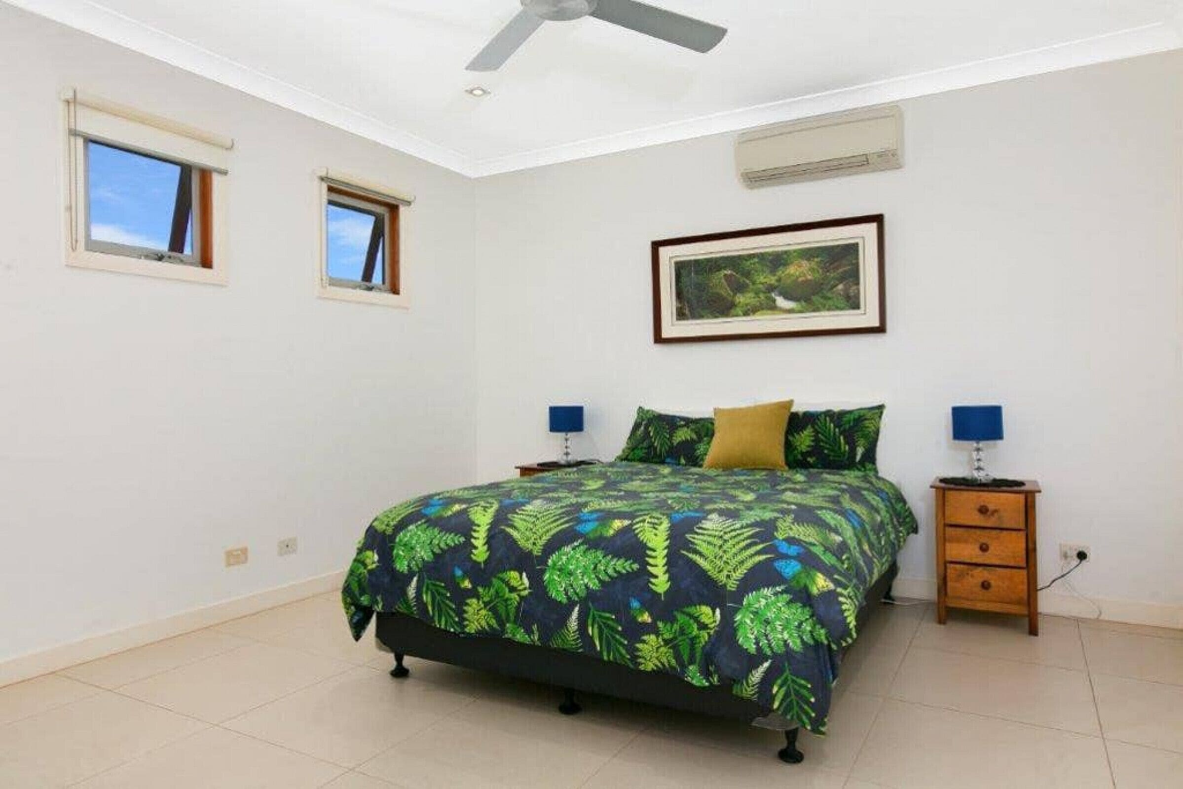 LUXURY HOME near Marina  MEDIA ROOM & WIFI Sleep 8