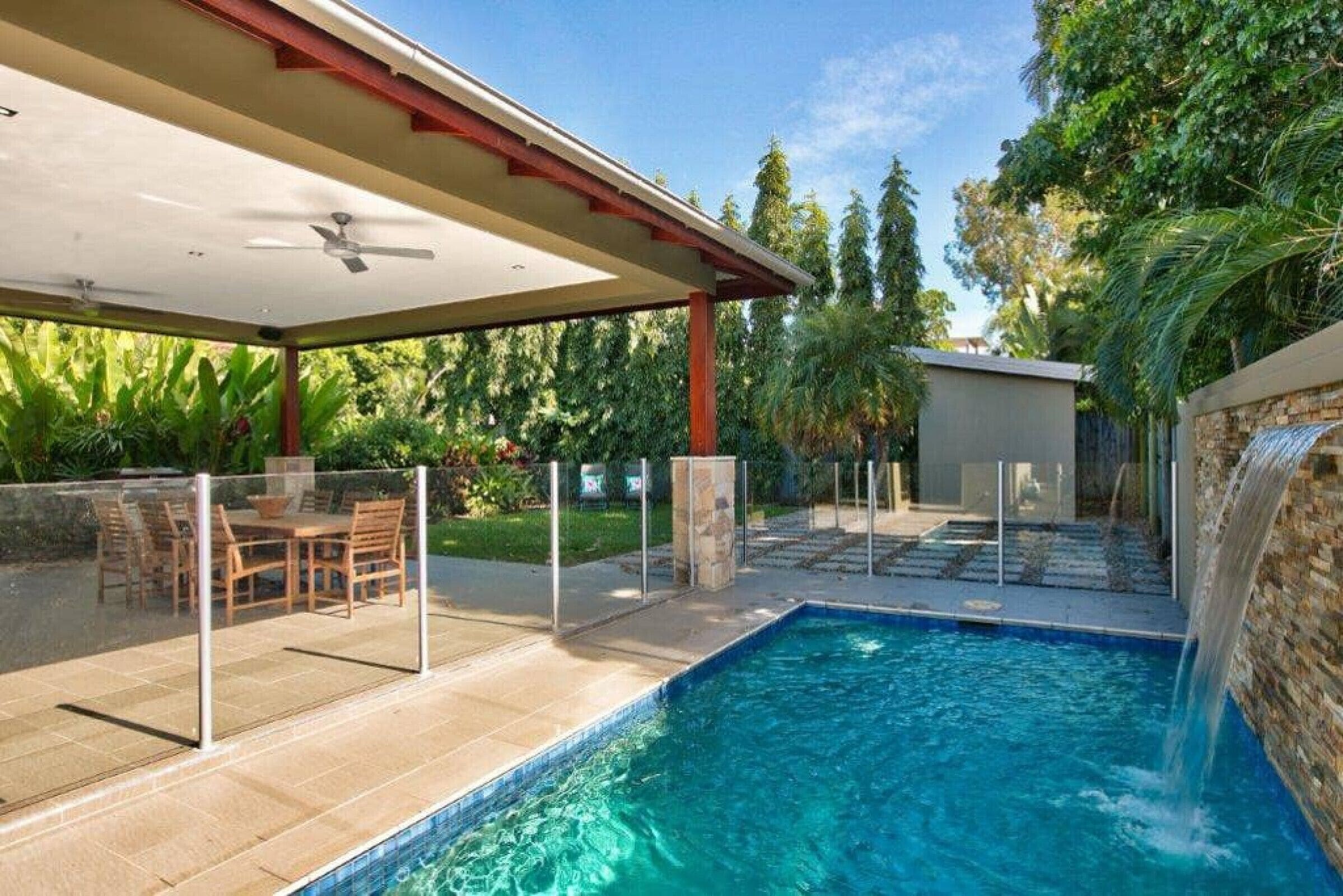 LUXURY HOME near Marina  MEDIA ROOM & WIFI Sleep 8