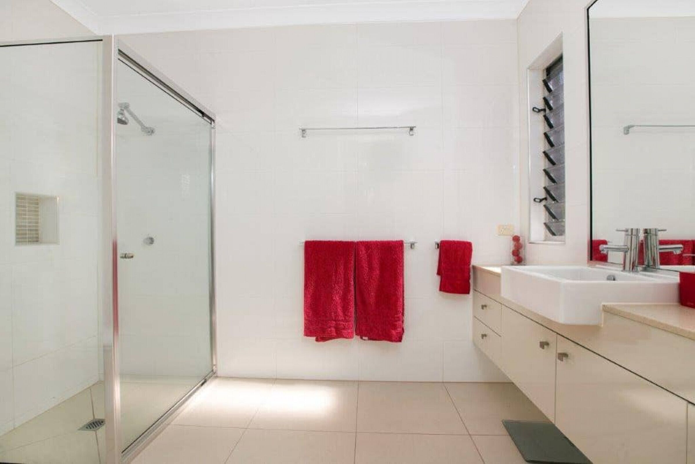 LUXURY HOME near Marina  MEDIA ROOM & WIFI Sleep 8