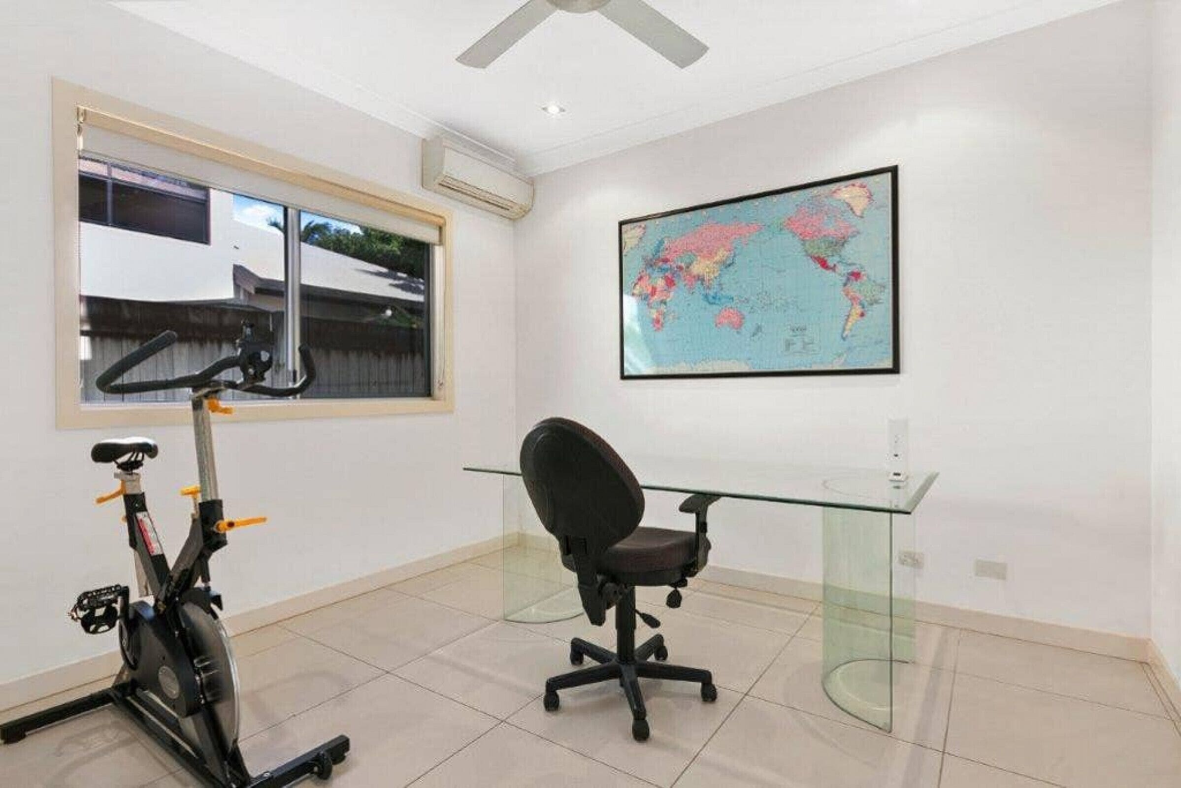 LUXURY HOME near Marina  MEDIA ROOM & WIFI Sleep 8