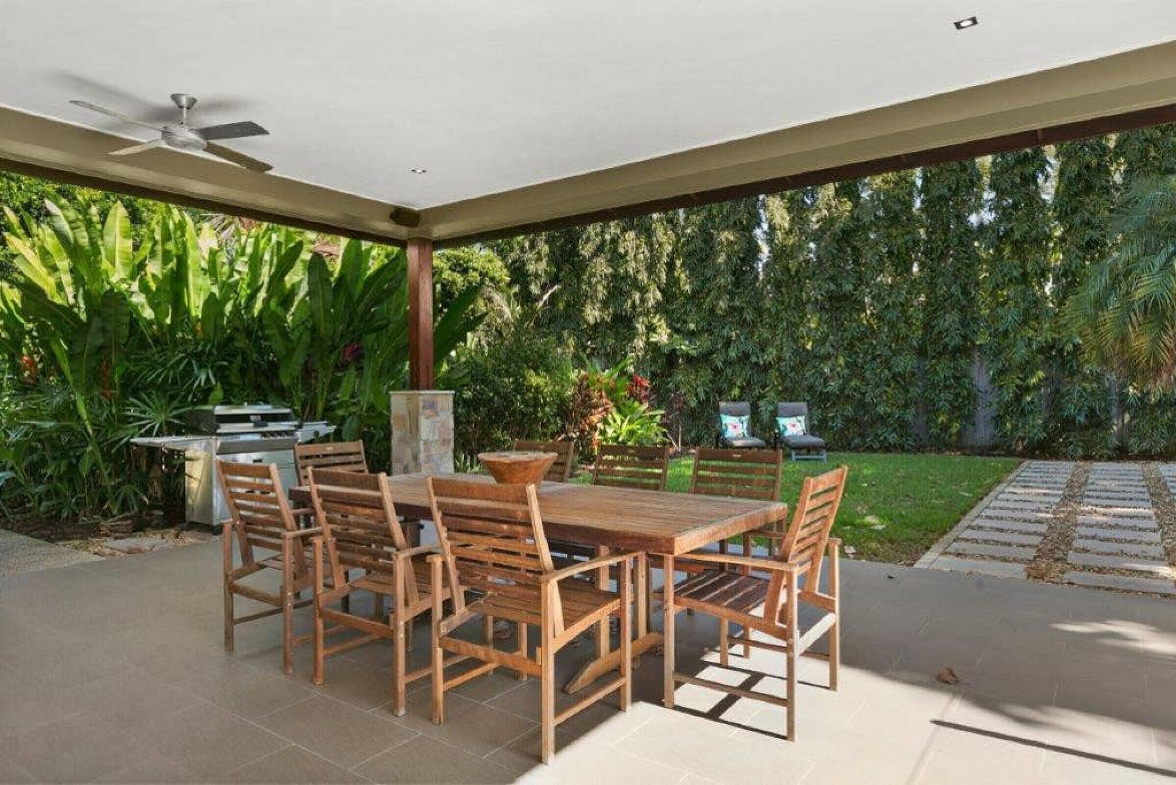 LUXURY HOME near Marina  MEDIA ROOM & WIFI Sleep 8