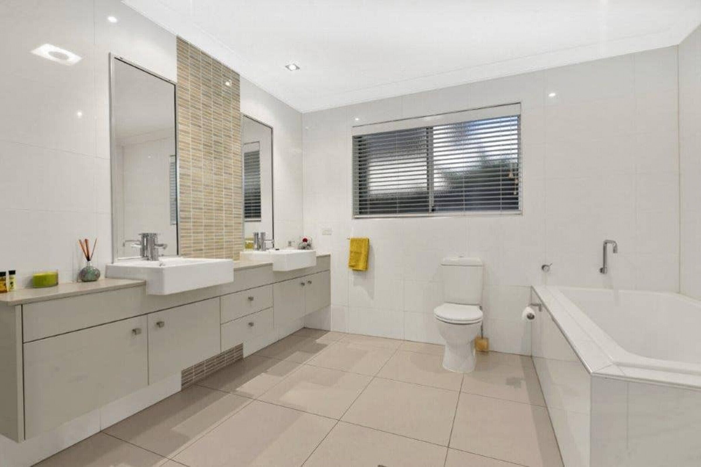 LUXURY HOME near Marina  MEDIA ROOM & WIFI Sleep 8