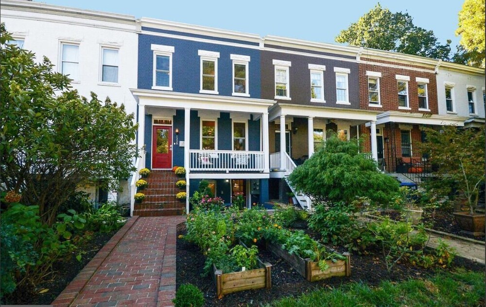 Capitol Hill & Eastern Market beauty w/ parking Washington Vrbo