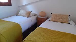 3 bedrooms, iron/ironing board, WiFi, linens