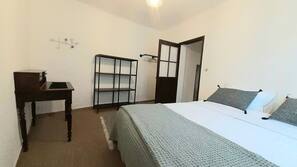 3 bedrooms, iron/ironing board, WiFi, linens