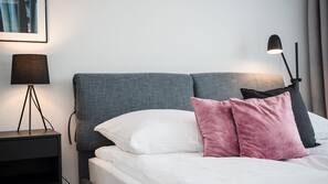 Verdunkelungsvorhänge, schallisolierte Zimmer, Bügeleisen/Bügelbrett