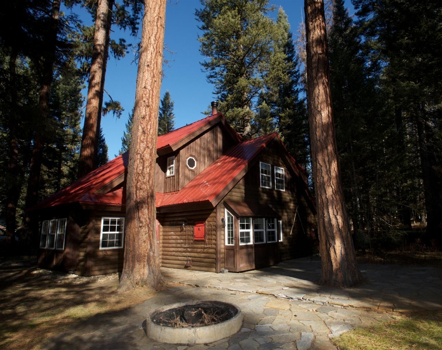 Rocky Shore Escape: Neighborhood Beach, Pool Table, West Shore of Payette Lake in Tamarack, United States