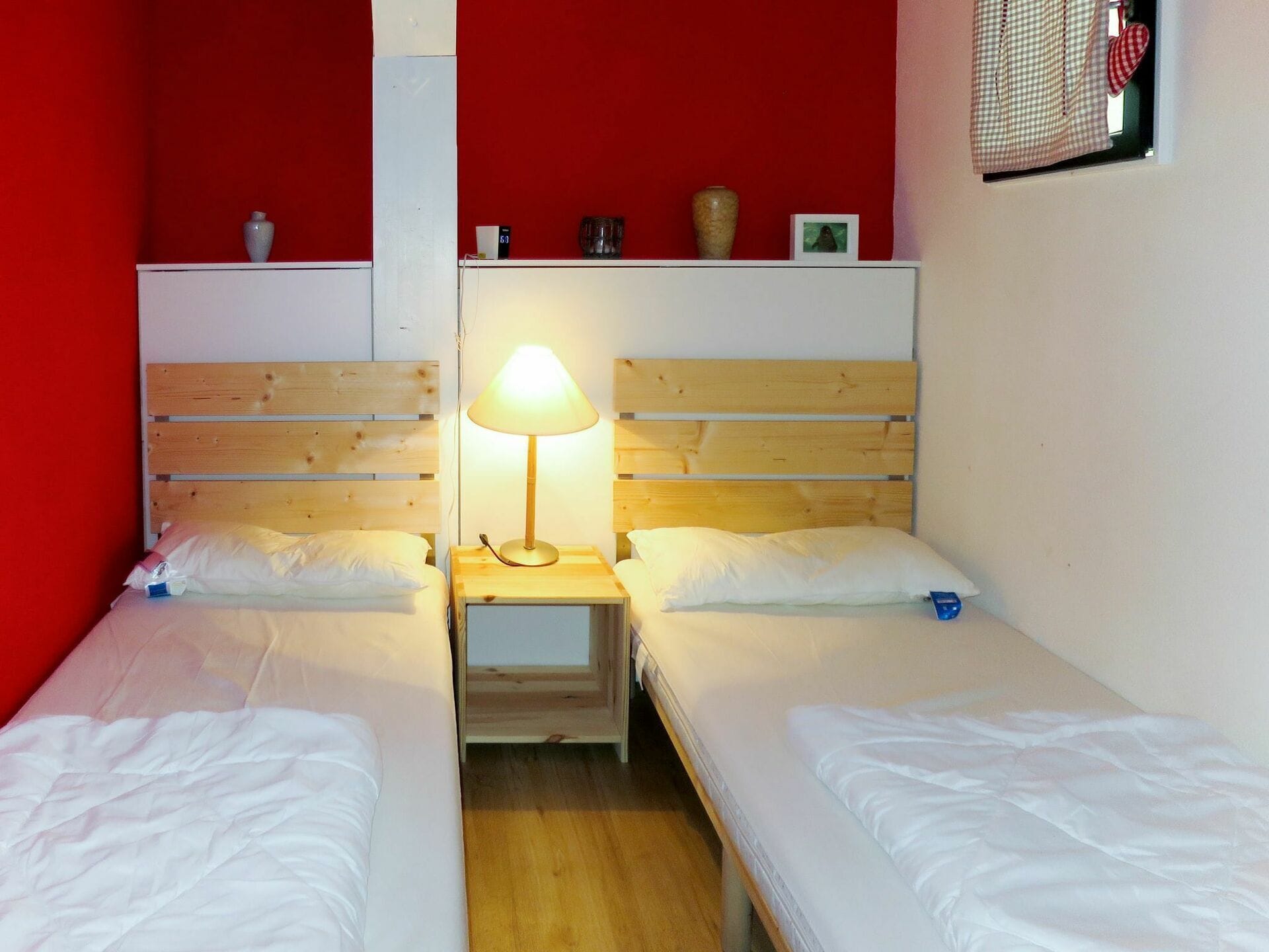 Cosy apartment for 4 people with WIFI, TV, balcony, pets allowed and parking in Siegsdorf, Germany