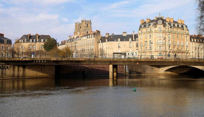 Super Endroit Wi Fi Gratuit Suite Climatisee Equipee Rennes Francia Expedia It