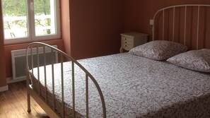 3 chambres, fer et planche à repasser, accès Internet