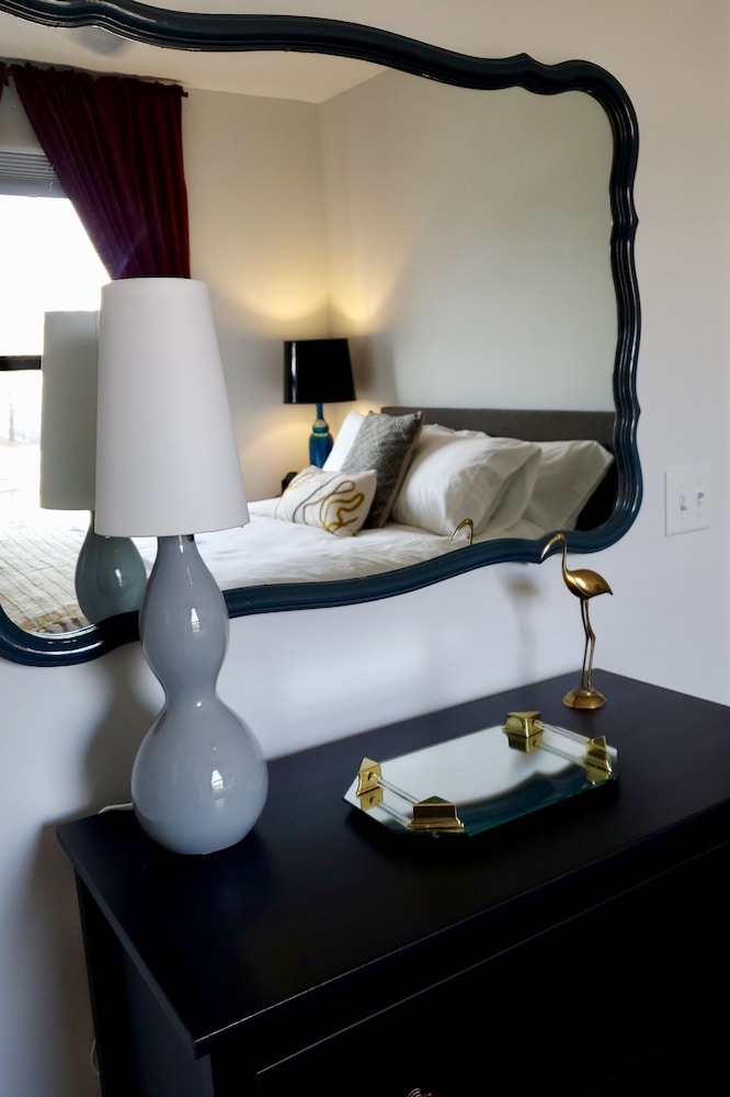 Upscale downtown apartment Fort Atkinson Vrbo