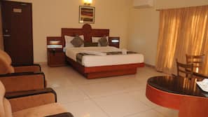Desk, laptop workspace, iron/ironing board, free WiFi
